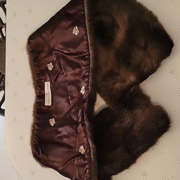 La Maison de la Fausse Fourrure scarf - Picture 4 of 6